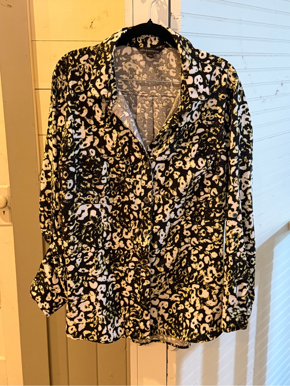 Rock & Republic Abstract Leopard Print Button Down Blouse Size L